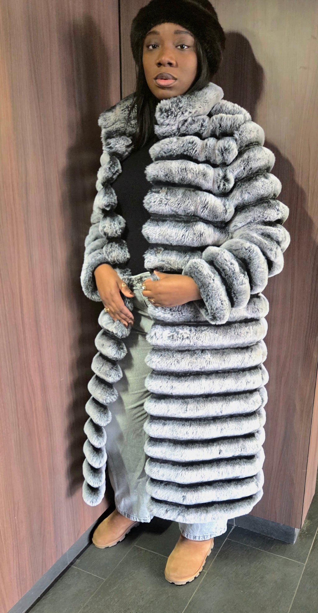 Manteau long en fausse fourrure gris - Elégance & chaleur hivernale